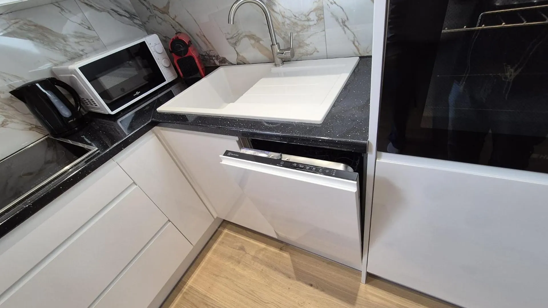 Elegant Apartment In Center Of بروكسل